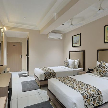 Hotel Royal Town Ahmedabad Eksteriør billede
