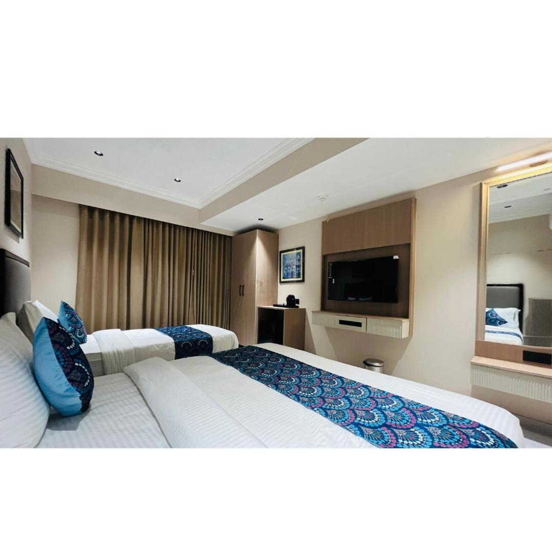 Hotel Royal Town Ahmedabad Eksteriør billede