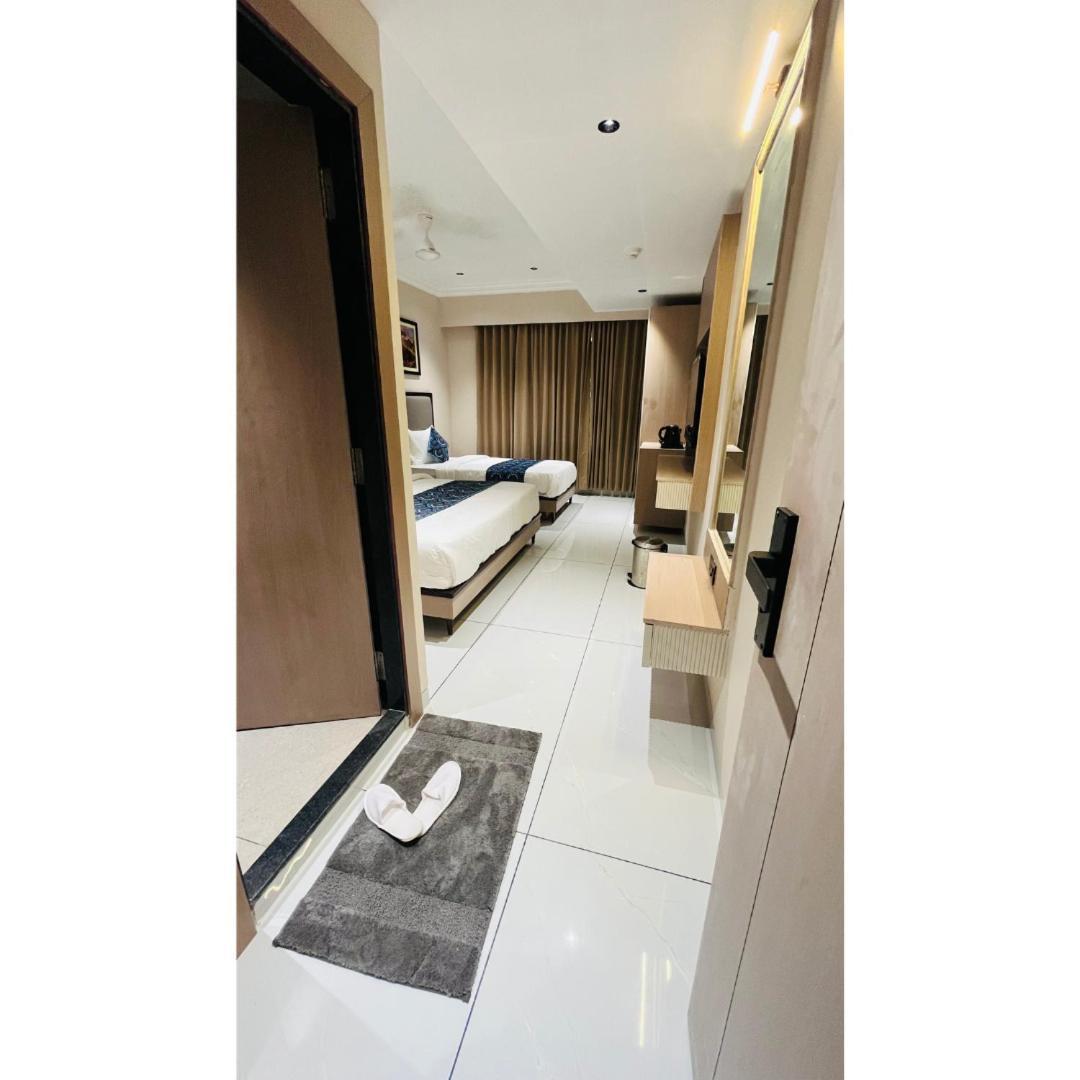 Hotel Royal Town Ahmedabad Eksteriør billede