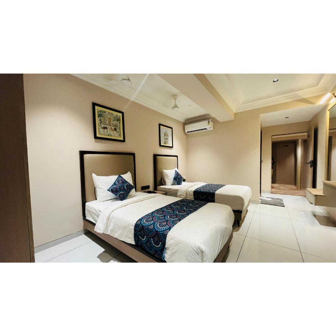 Hotel Royal Town Ahmedabad Eksteriør billede