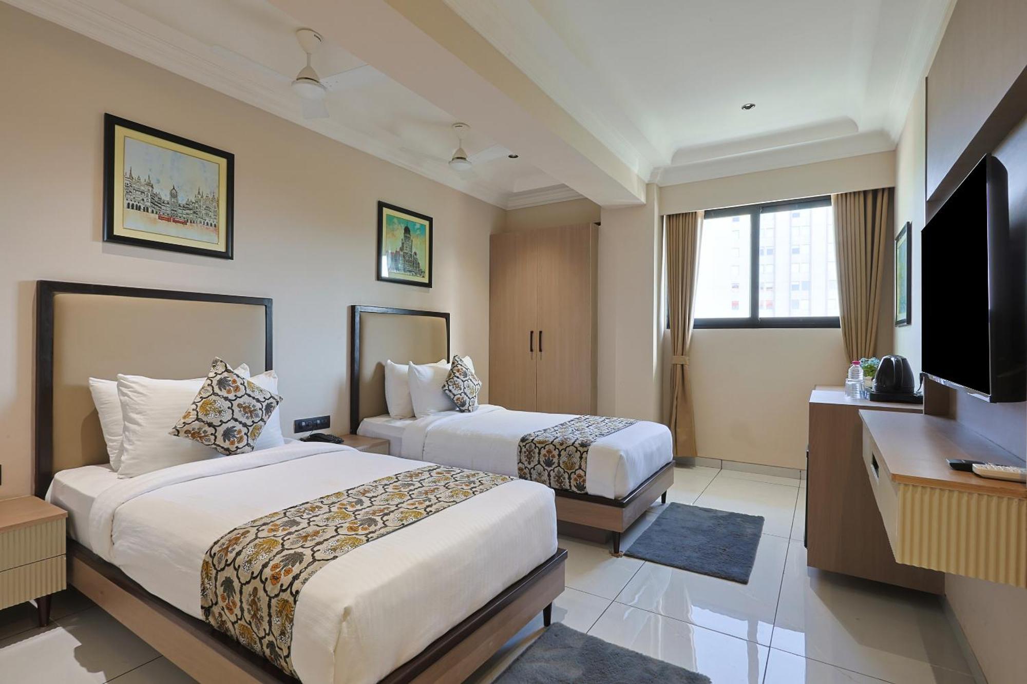 Hotel Royal Town Ahmedabad Eksteriør billede
