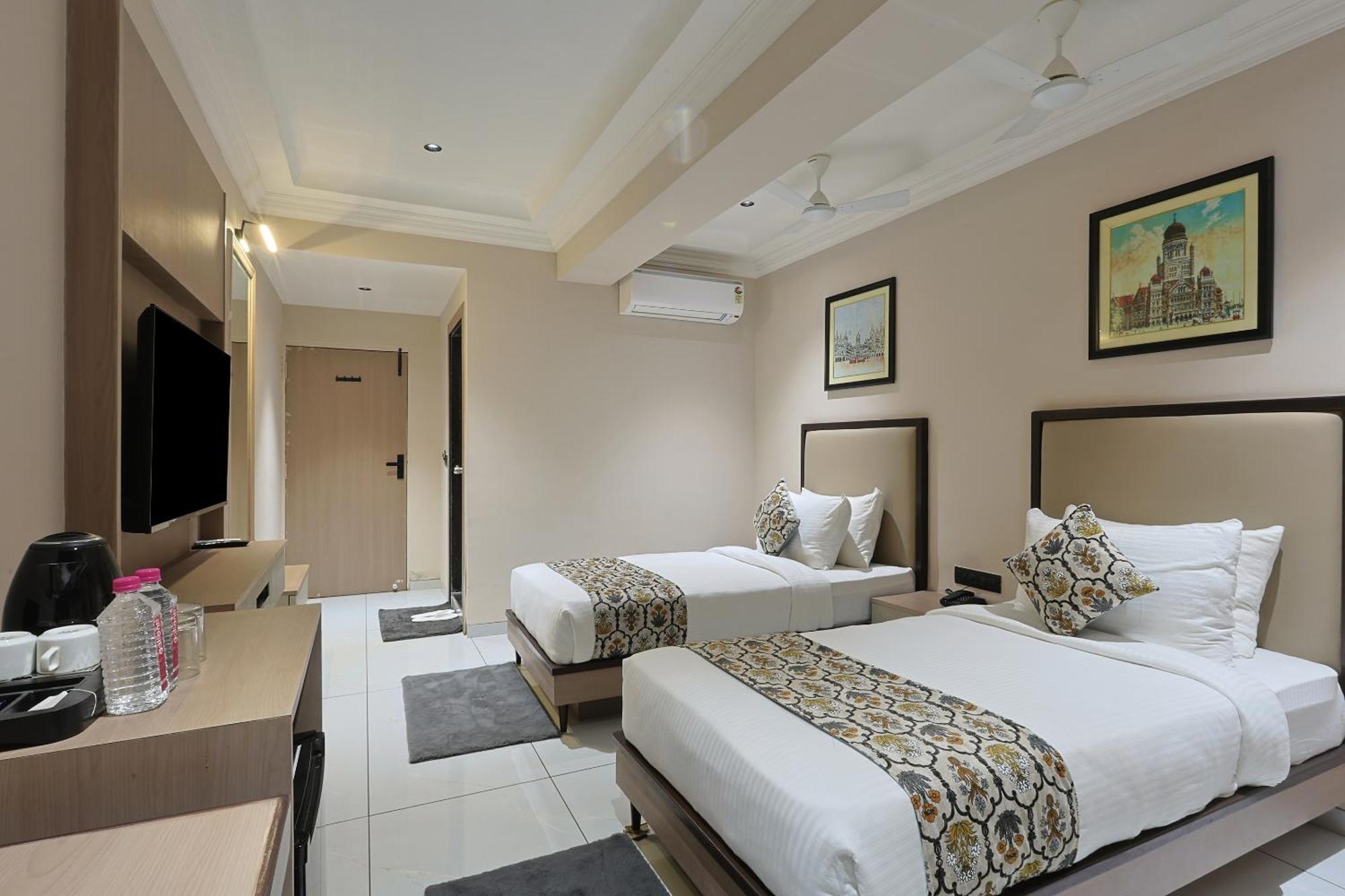 Hotel Royal Town Ahmedabad Eksteriør billede