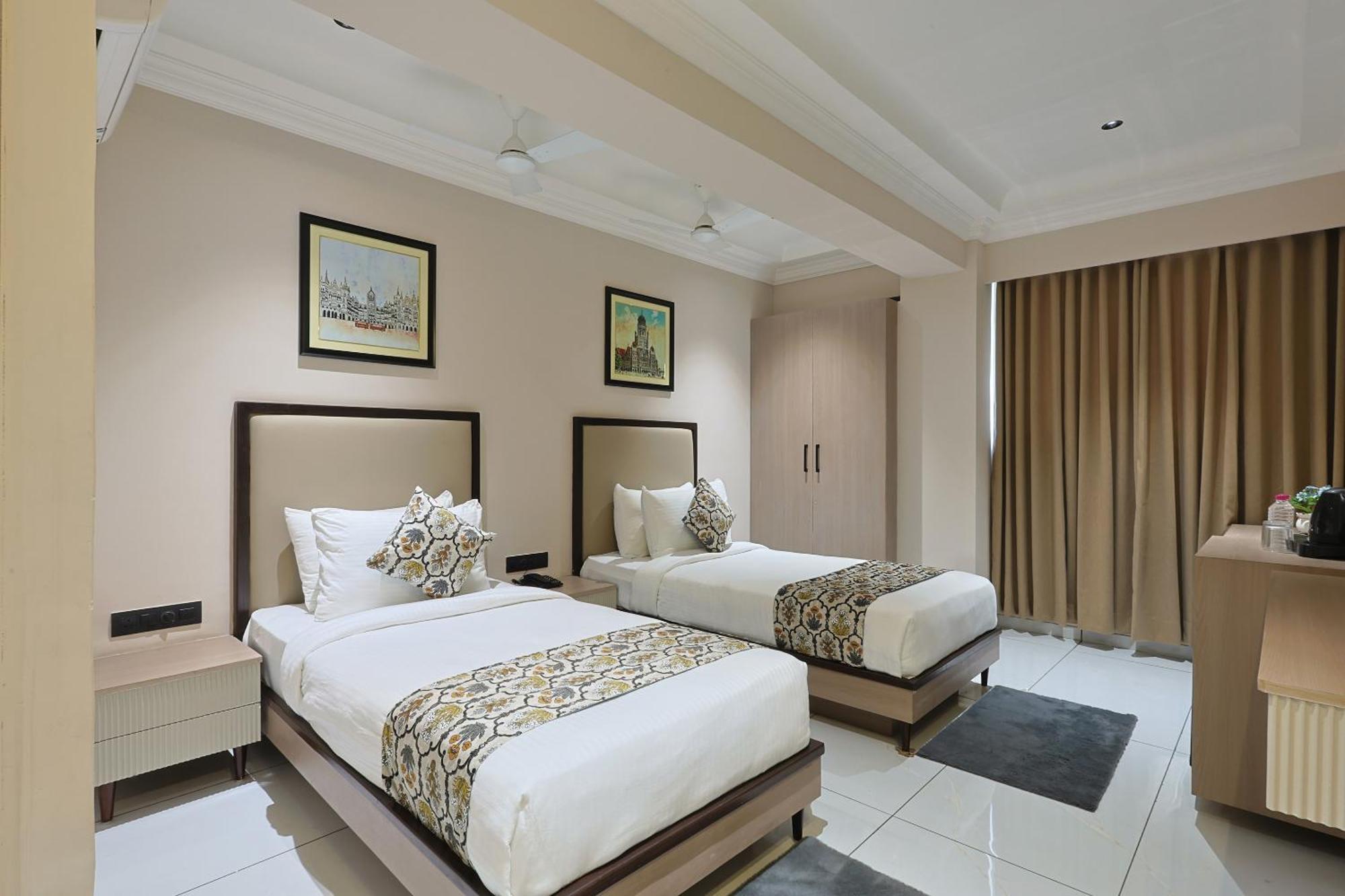 Hotel Royal Town Ahmedabad Eksteriør billede