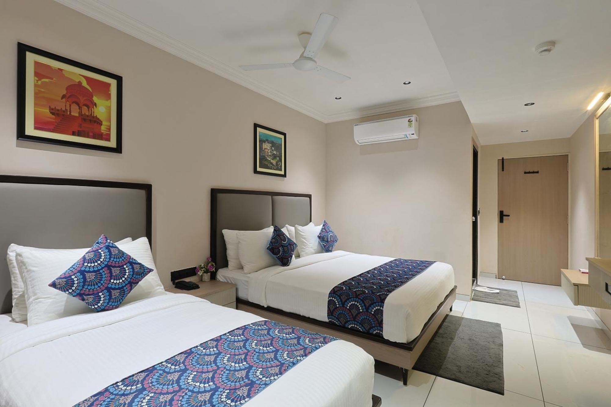 Hotel Royal Town Ahmedabad Eksteriør billede