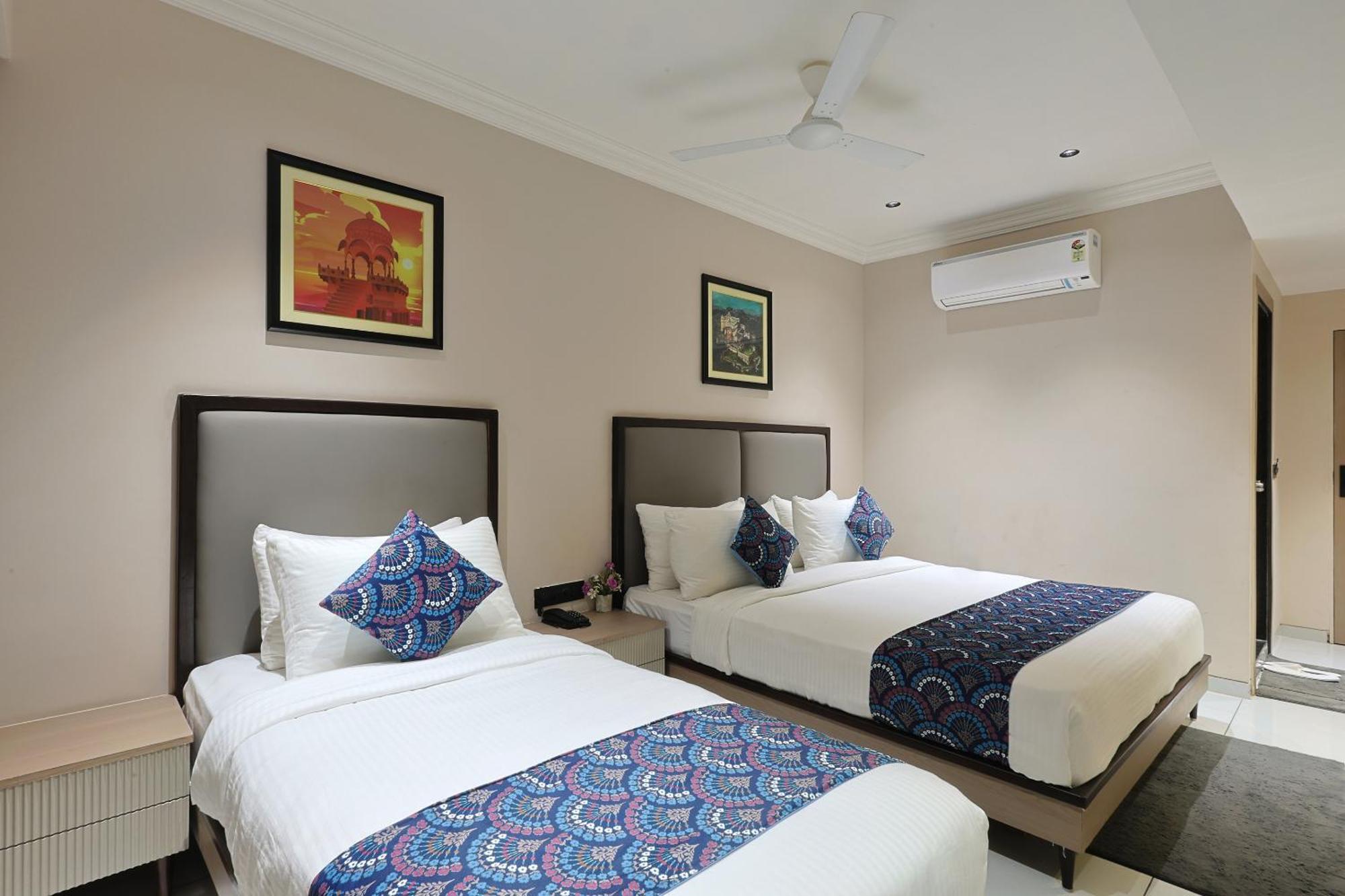 Hotel Royal Town Ahmedabad Eksteriør billede