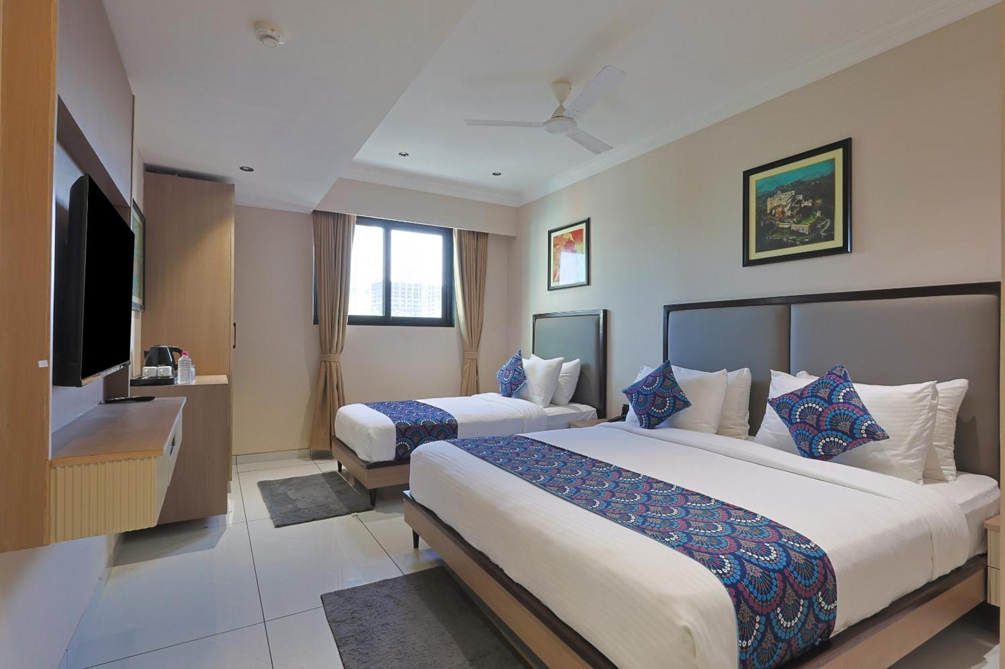 Hotel Royal Town Ahmedabad Eksteriør billede