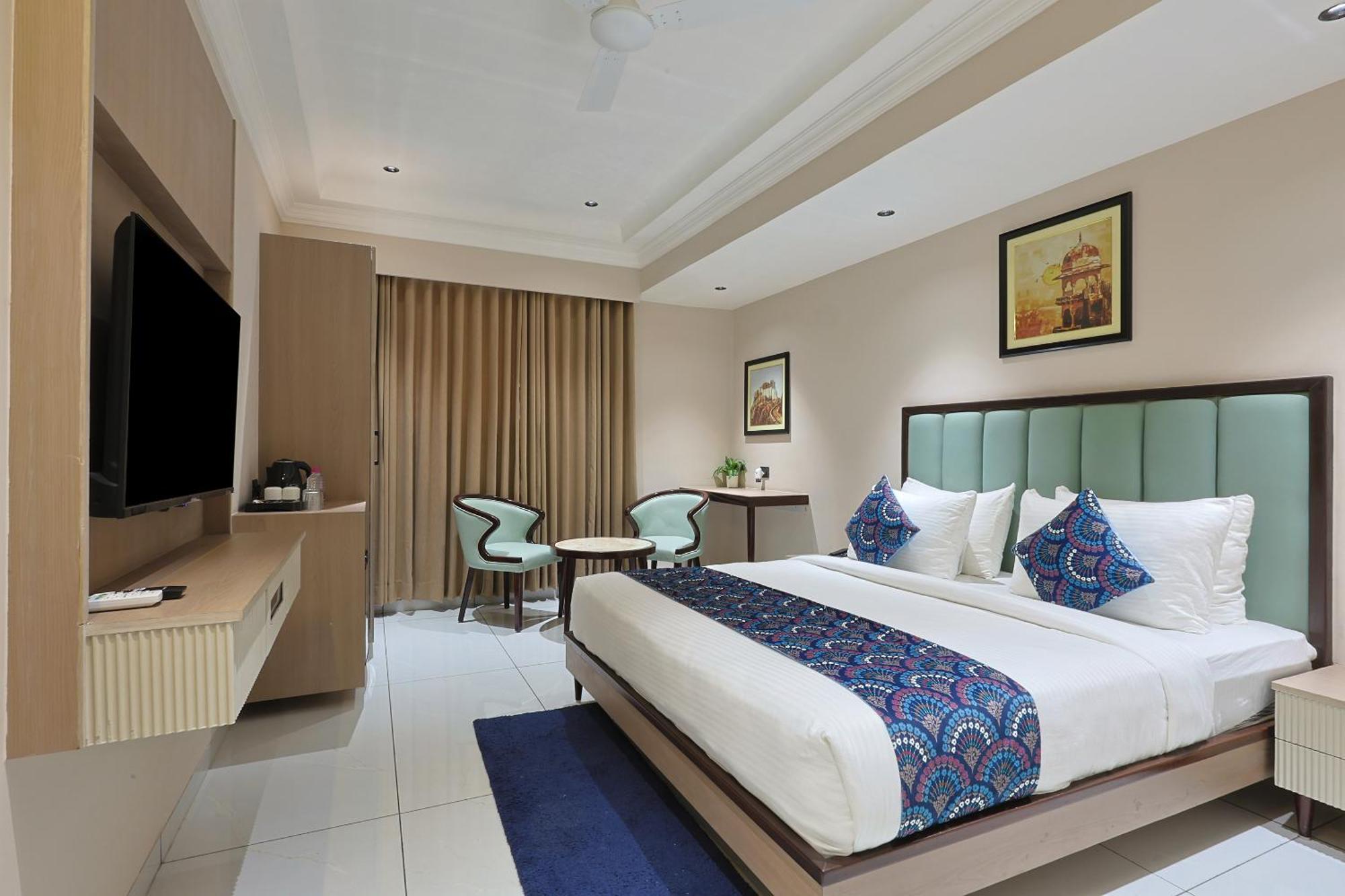 Hotel Royal Town Ahmedabad Eksteriør billede