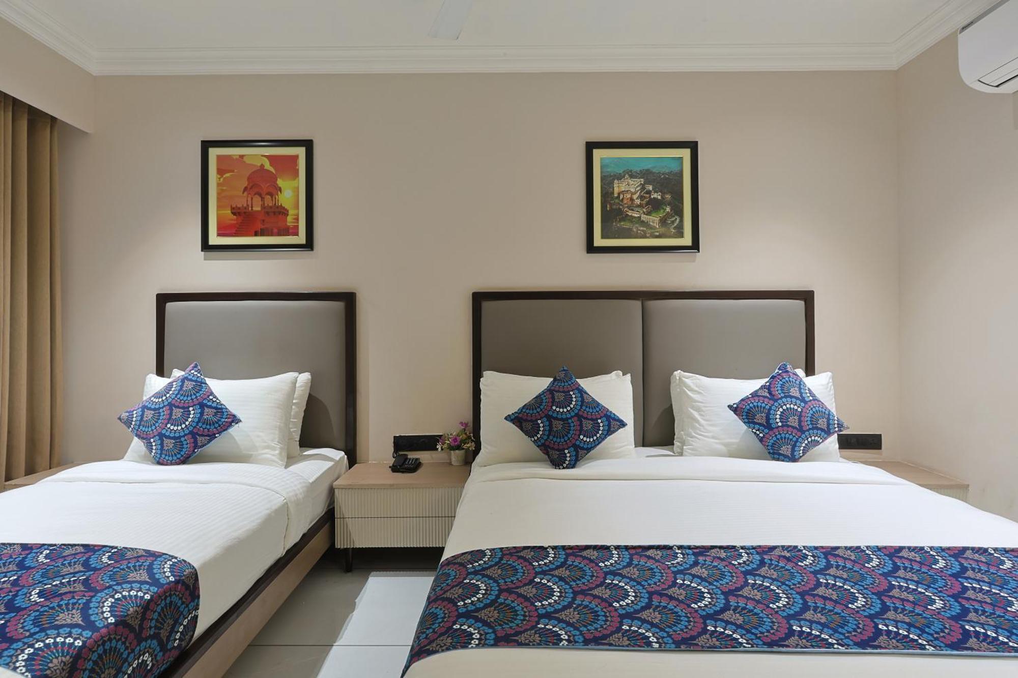 Hotel Royal Town Ahmedabad Eksteriør billede
