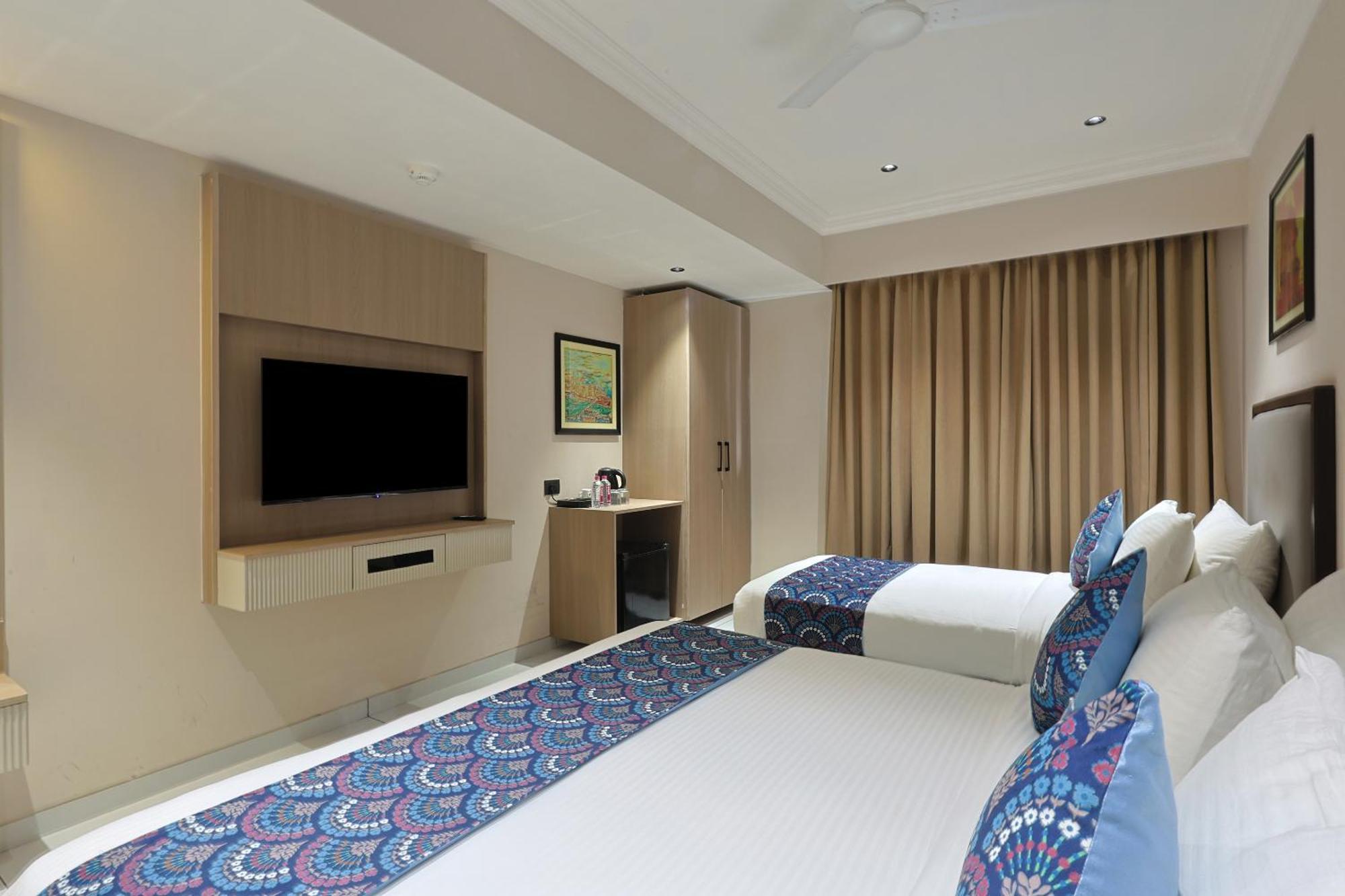 Hotel Royal Town Ahmedabad Eksteriør billede