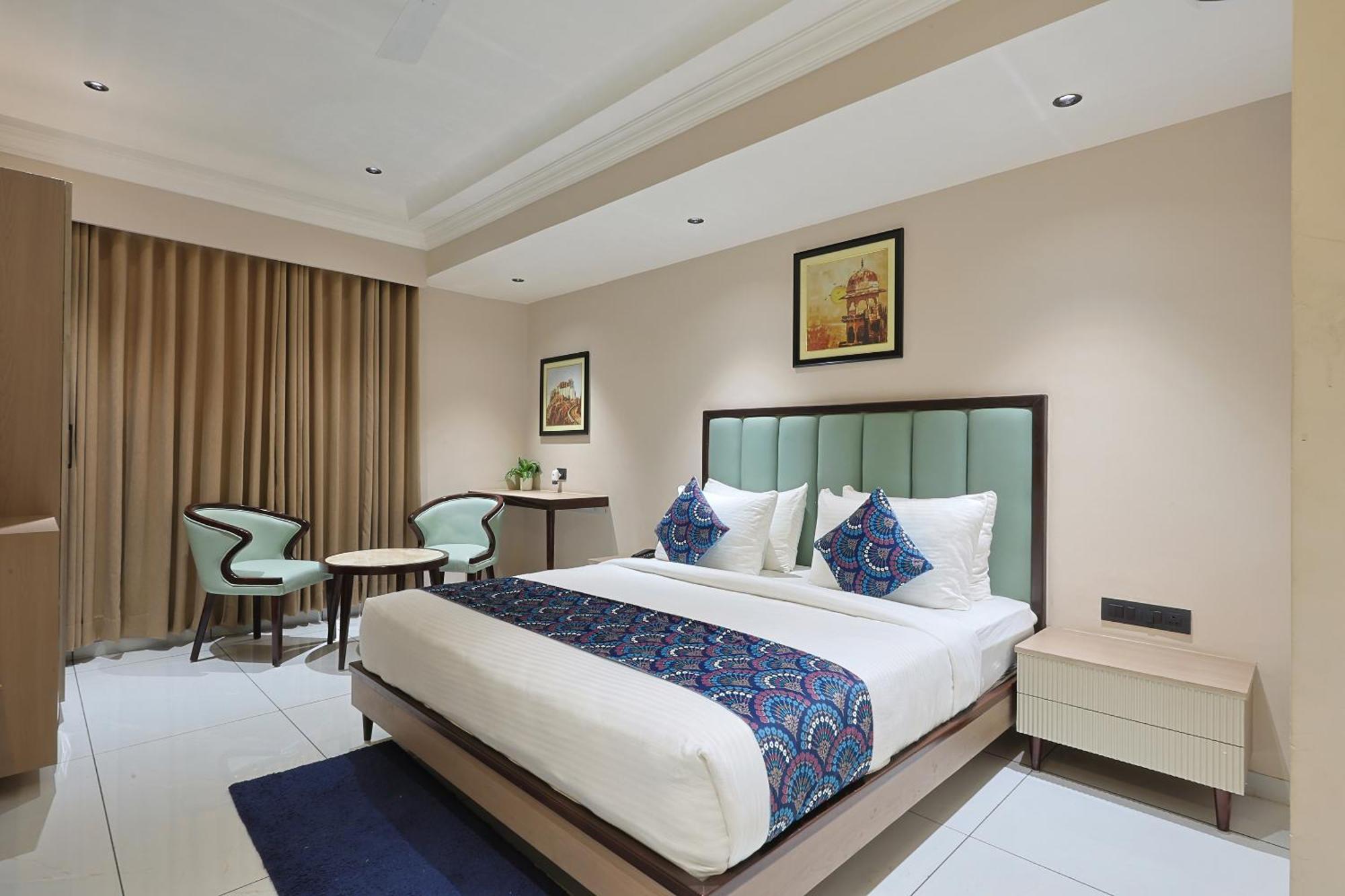 Hotel Royal Town Ahmedabad Eksteriør billede