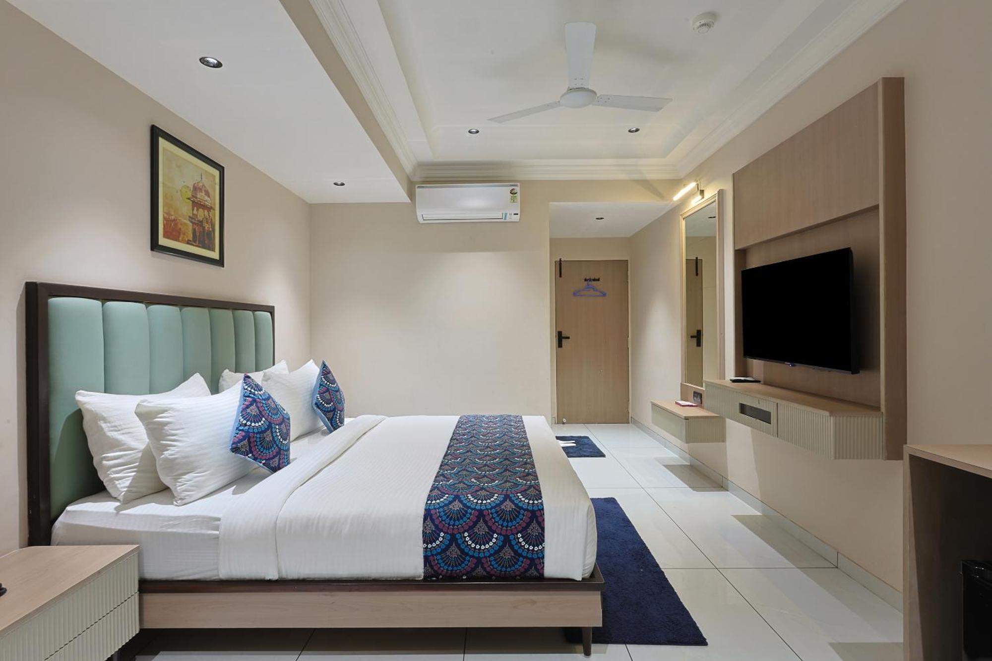 Hotel Royal Town Ahmedabad Eksteriør billede